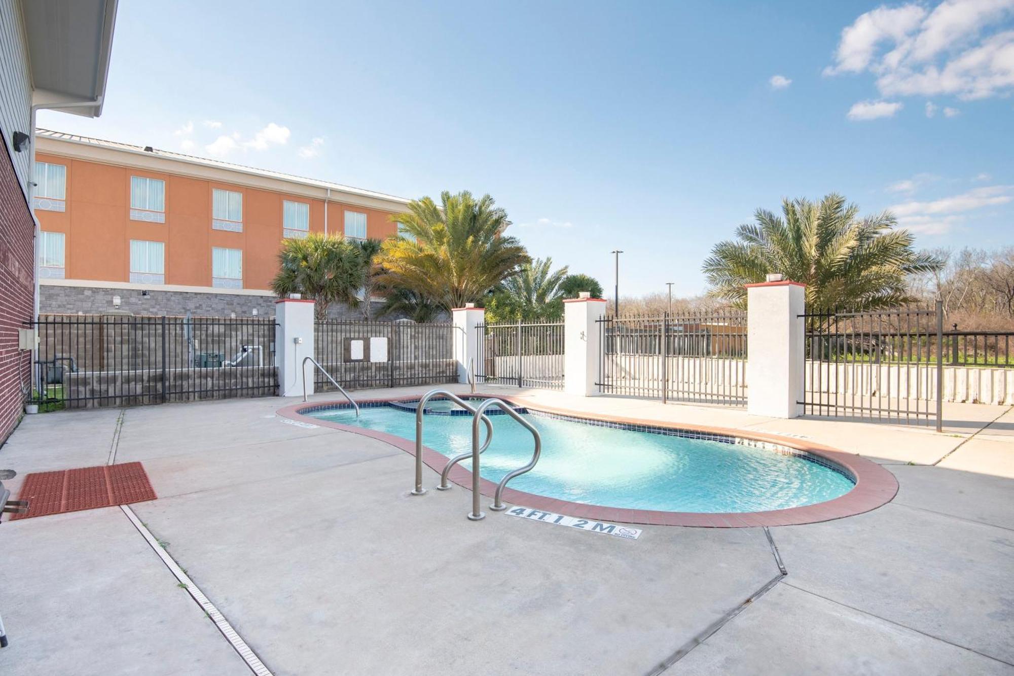 Oyo Townhouse Clute Lake Jackson Exterior foto